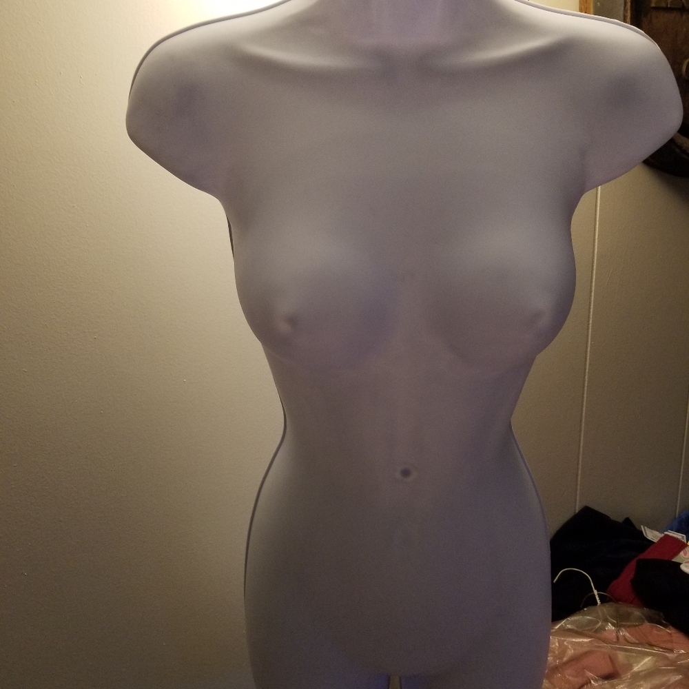 Mannequin - Picture 3 of 3